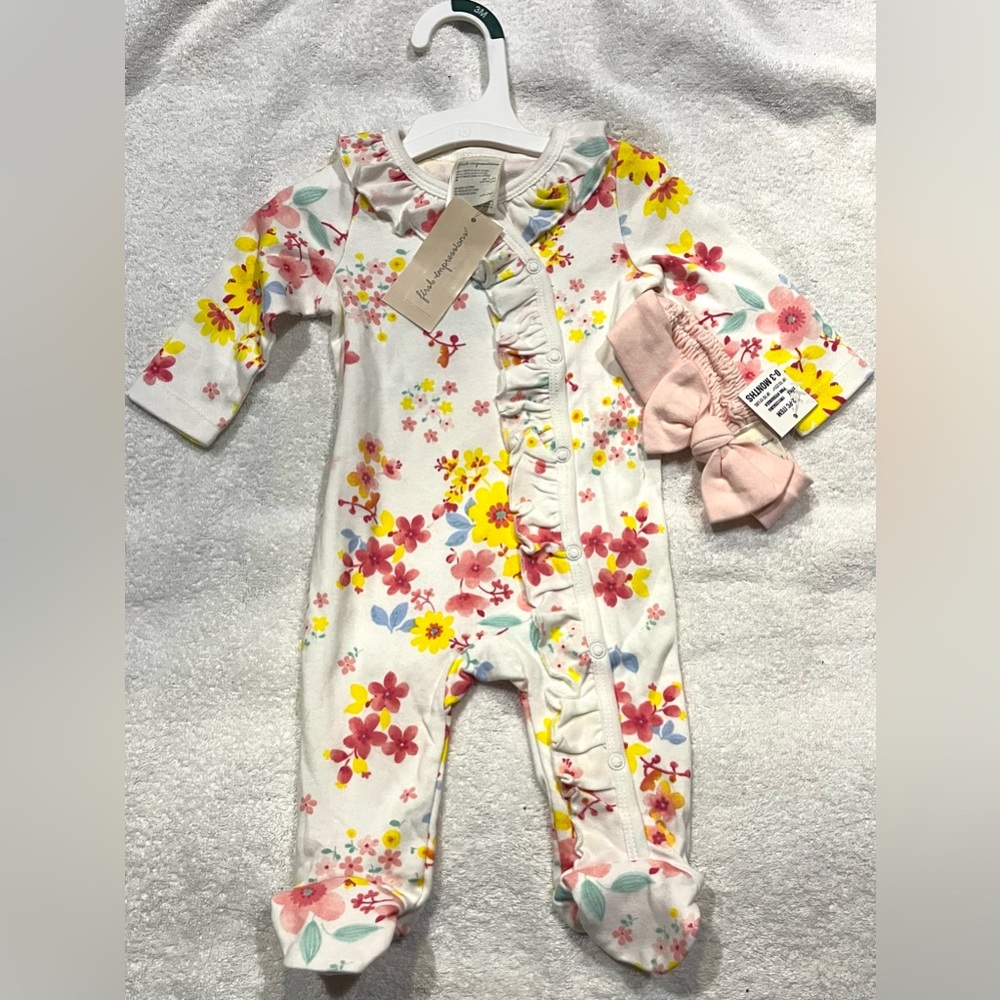 NWT.2 piece set/Floral Footies & Headband/Brand:First Impressions/Size:0-3months